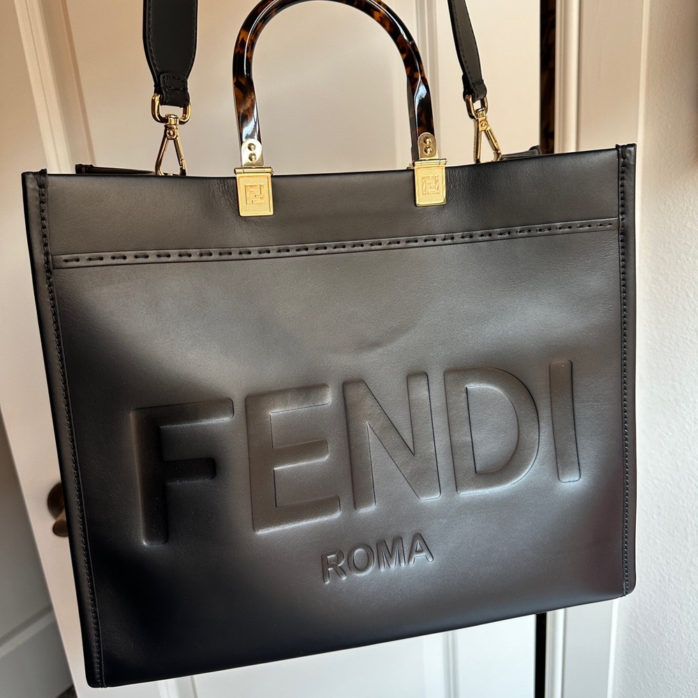 Fendi Sunshine Medium Black Leather Shopper
